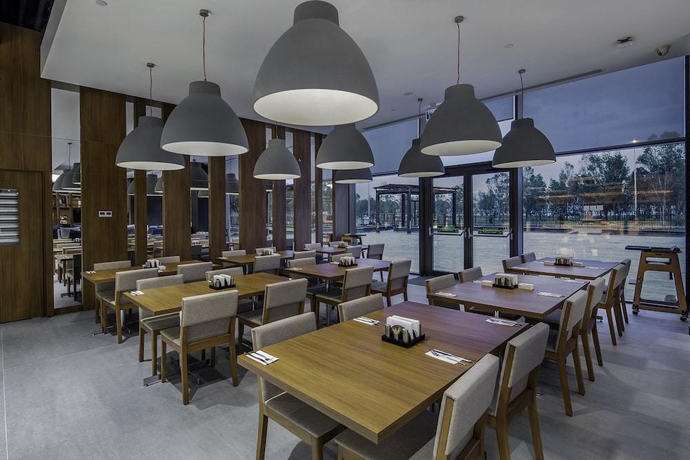 Hampton By Hilton Izmir Aliaga Hotel Ngoại thất bức ảnh