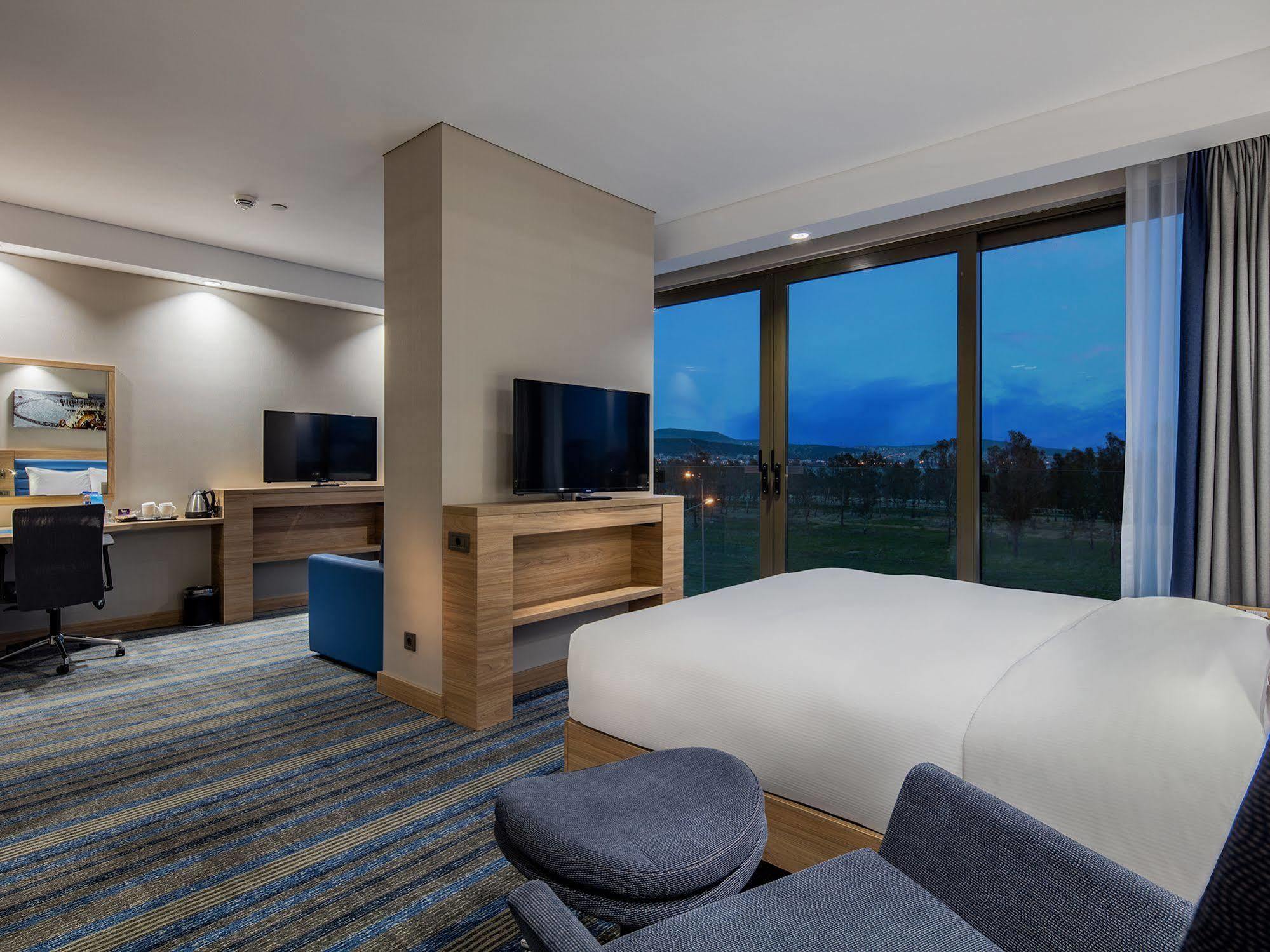 Hampton By Hilton Izmir Aliaga Hotel Ngoại thất bức ảnh