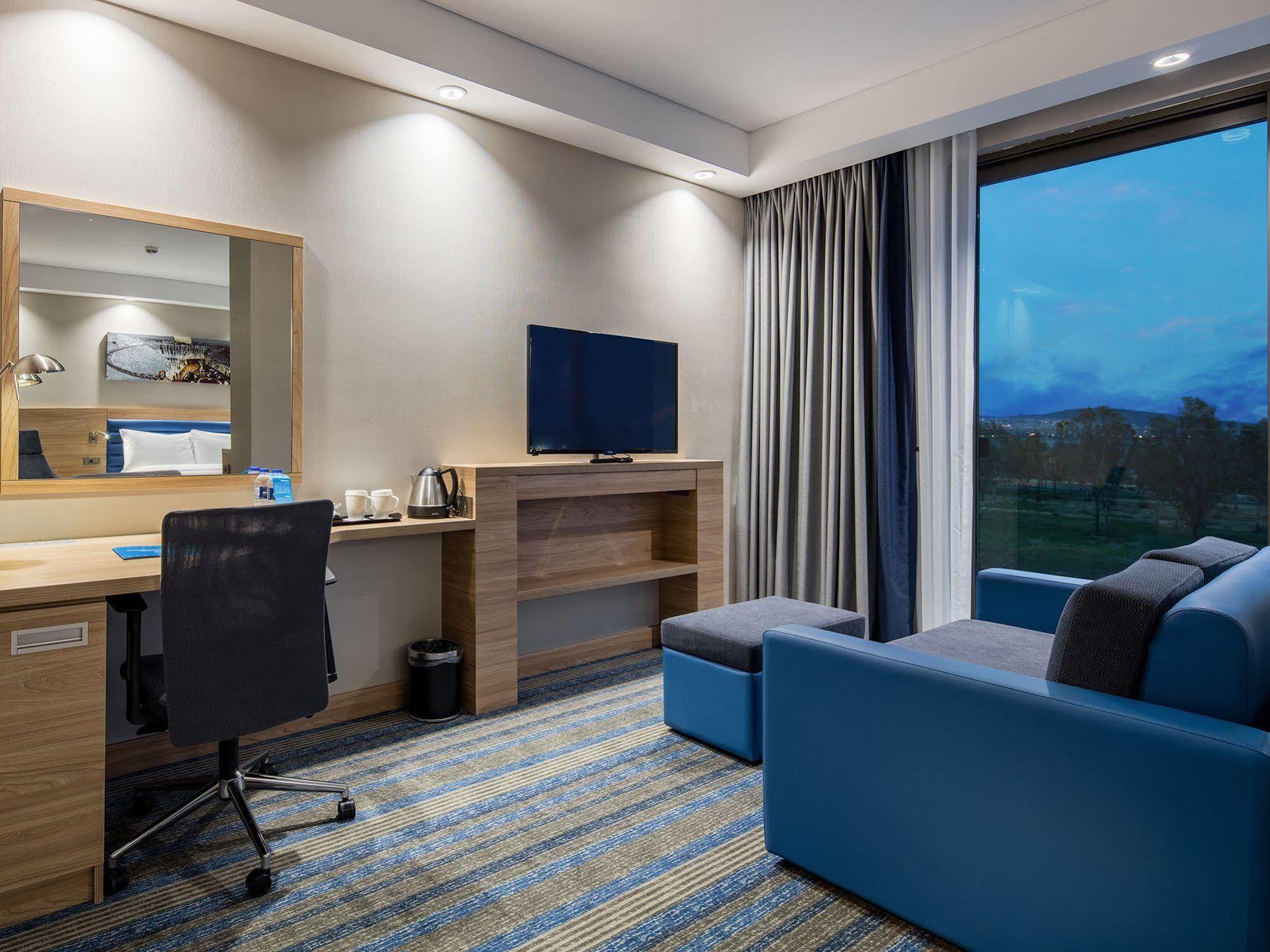 Hampton By Hilton Izmir Aliaga Hotel Ngoại thất bức ảnh